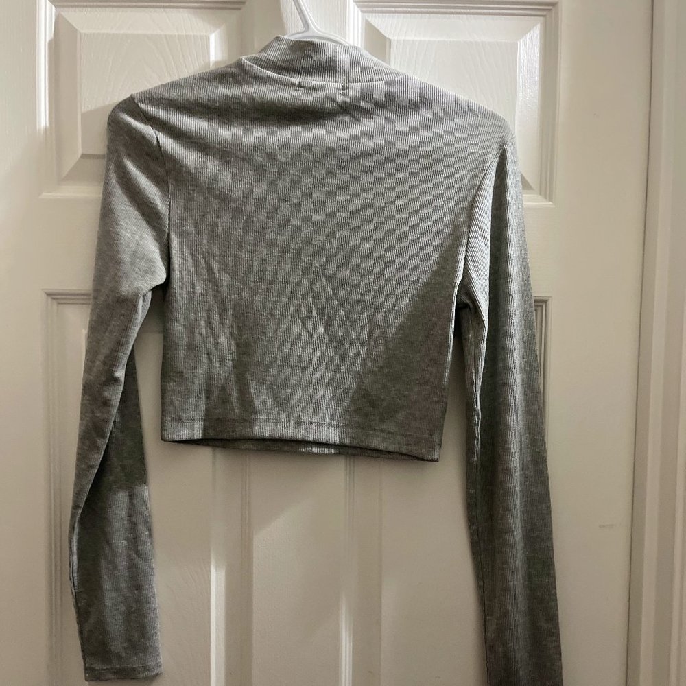 BP Easy Rib Mock Neck Cropped Top - Picture 4 of 4